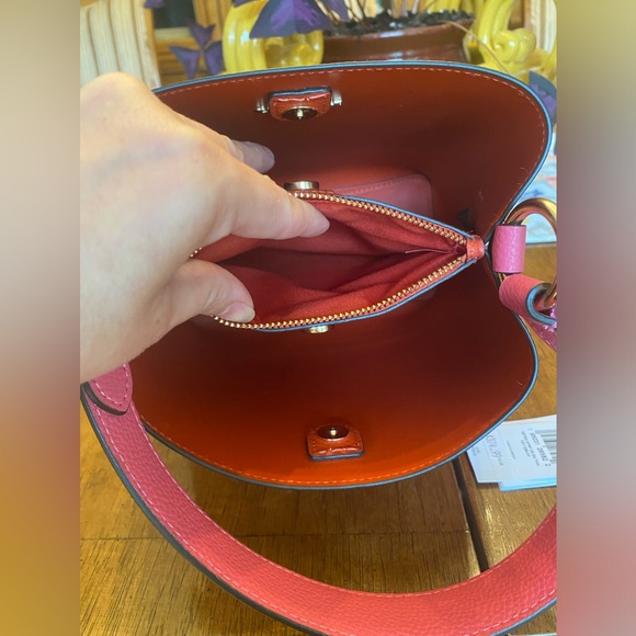 Coach purse pink never used new with tags. - Picture 2 of 10